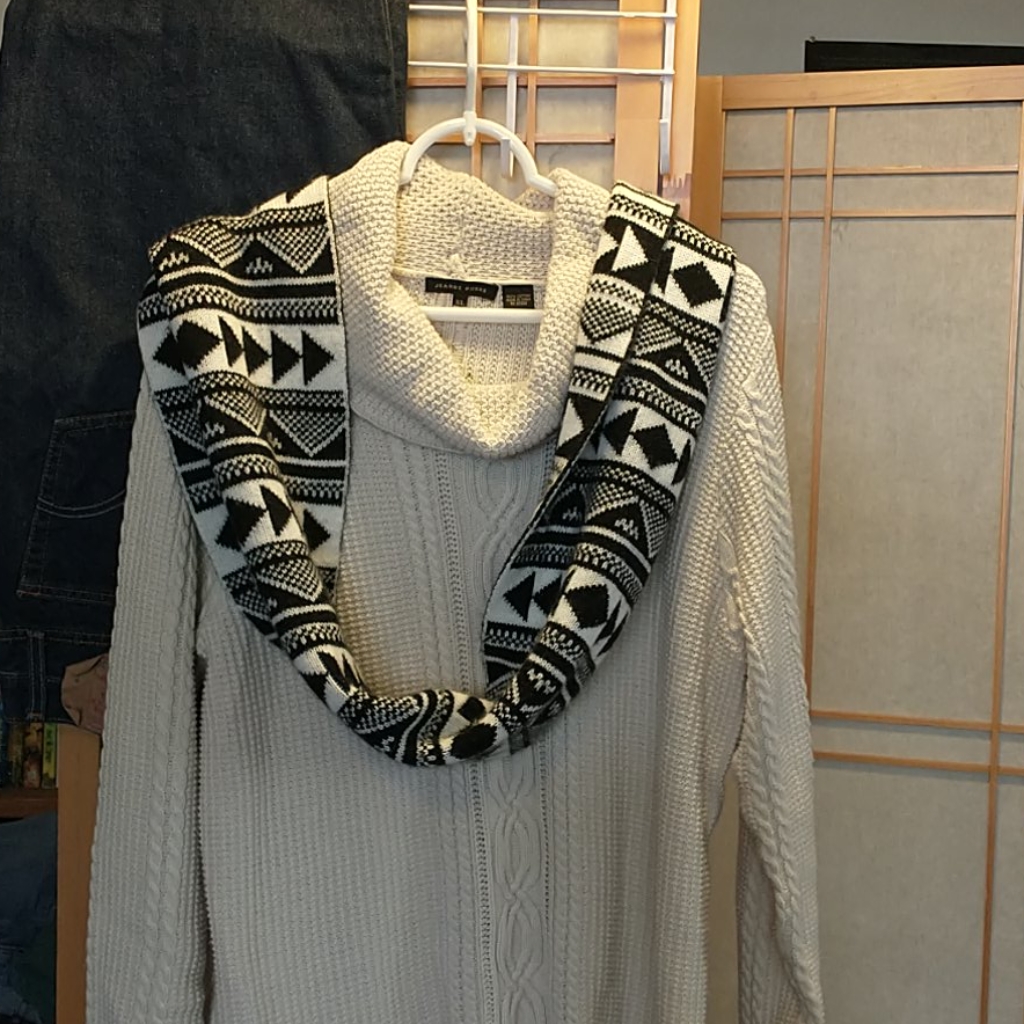 Triangle Pattern Infinity Scarf